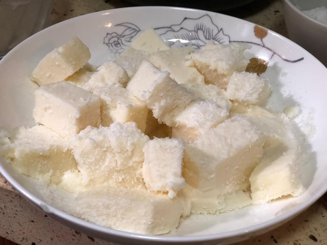 完胜85度C牛奶椰丝小方