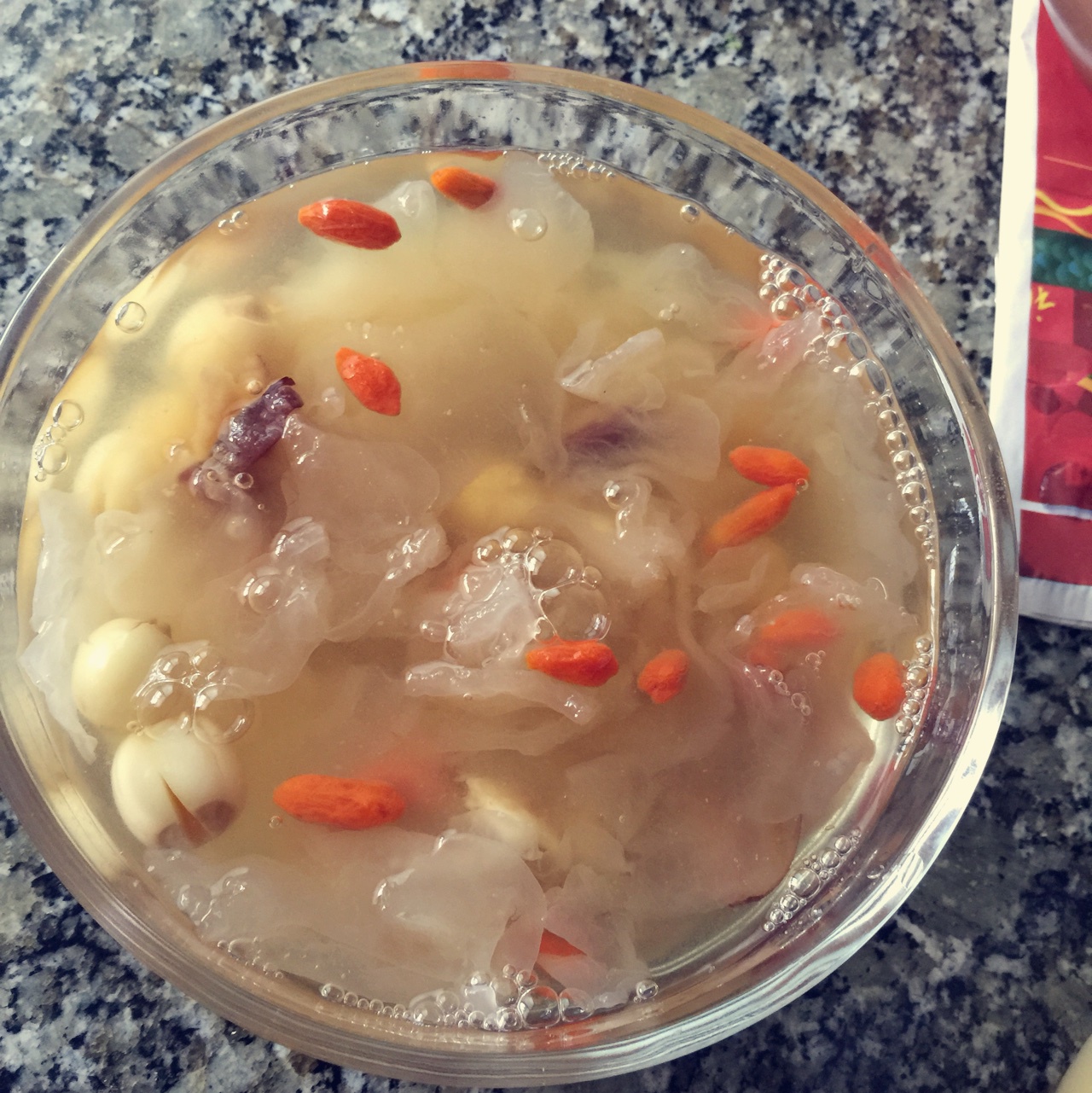 红枣银耳莲子羹