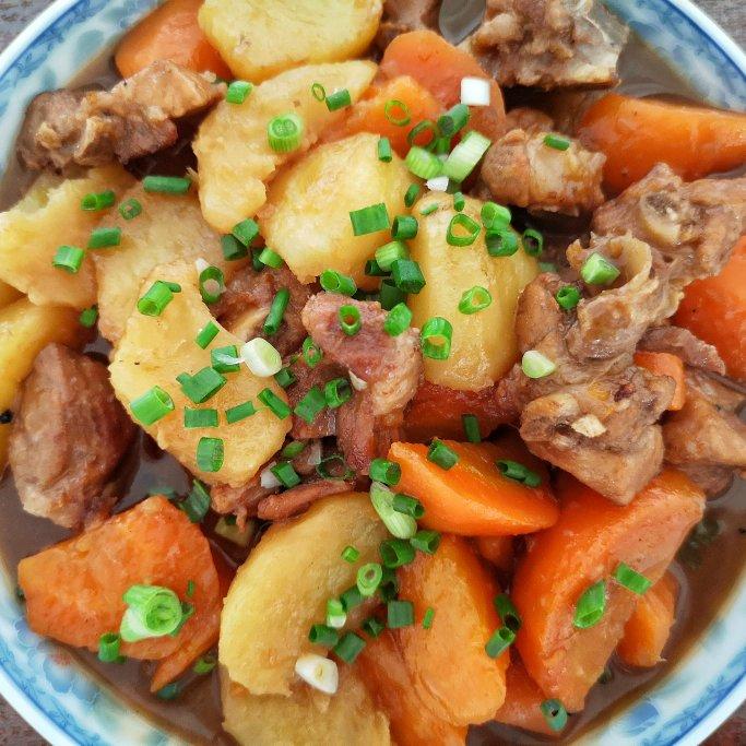 老丁2017做的胡萝卜土豆炖排骨