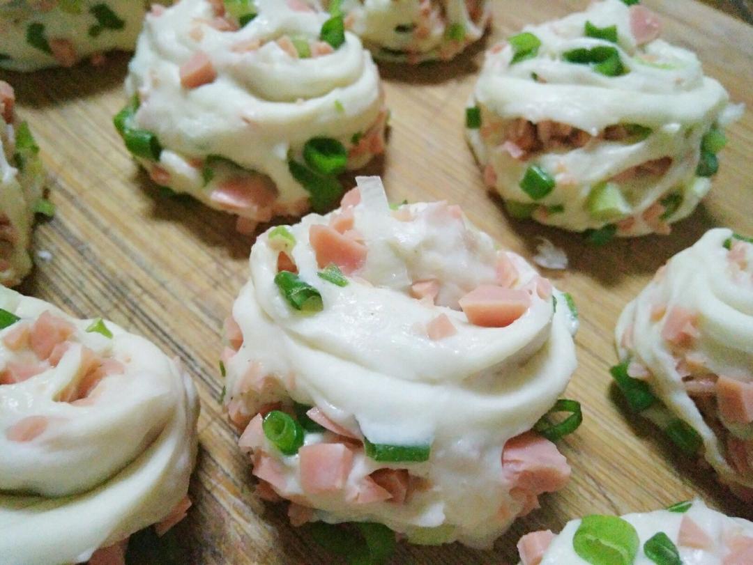 最好吃的火腿葱香花卷—附让葱不变黄的小窍门