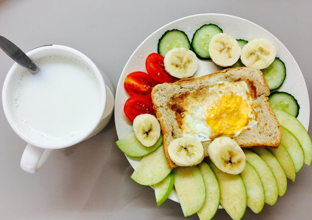 土司煎蛋 Egg-in-a-hole