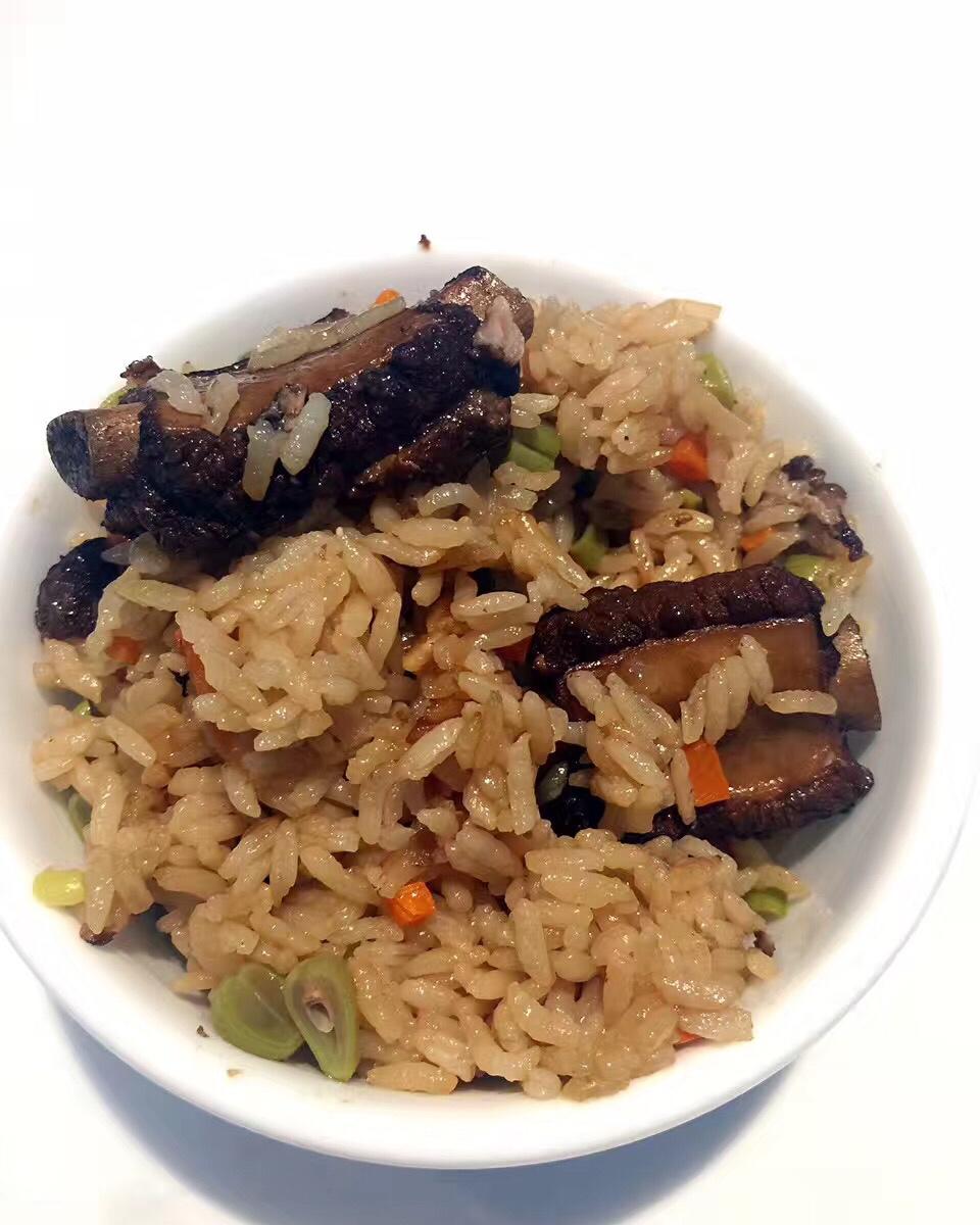 喷香排骨焖饭（爆好吃）