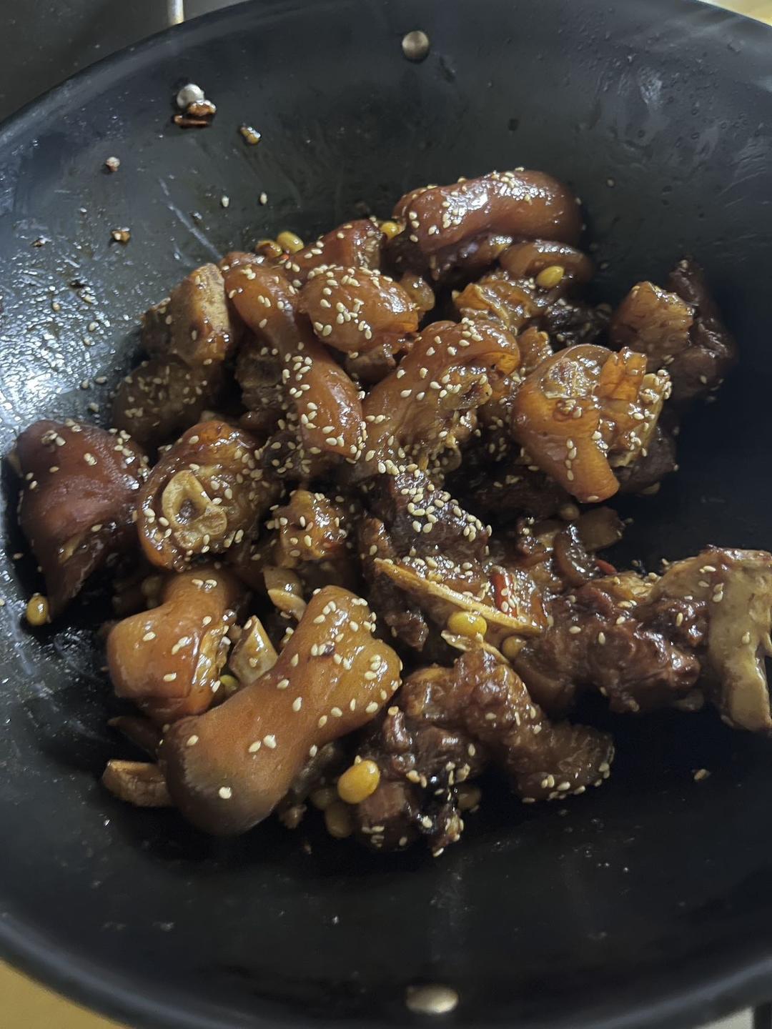 流口水的黄豆炖猪蹄