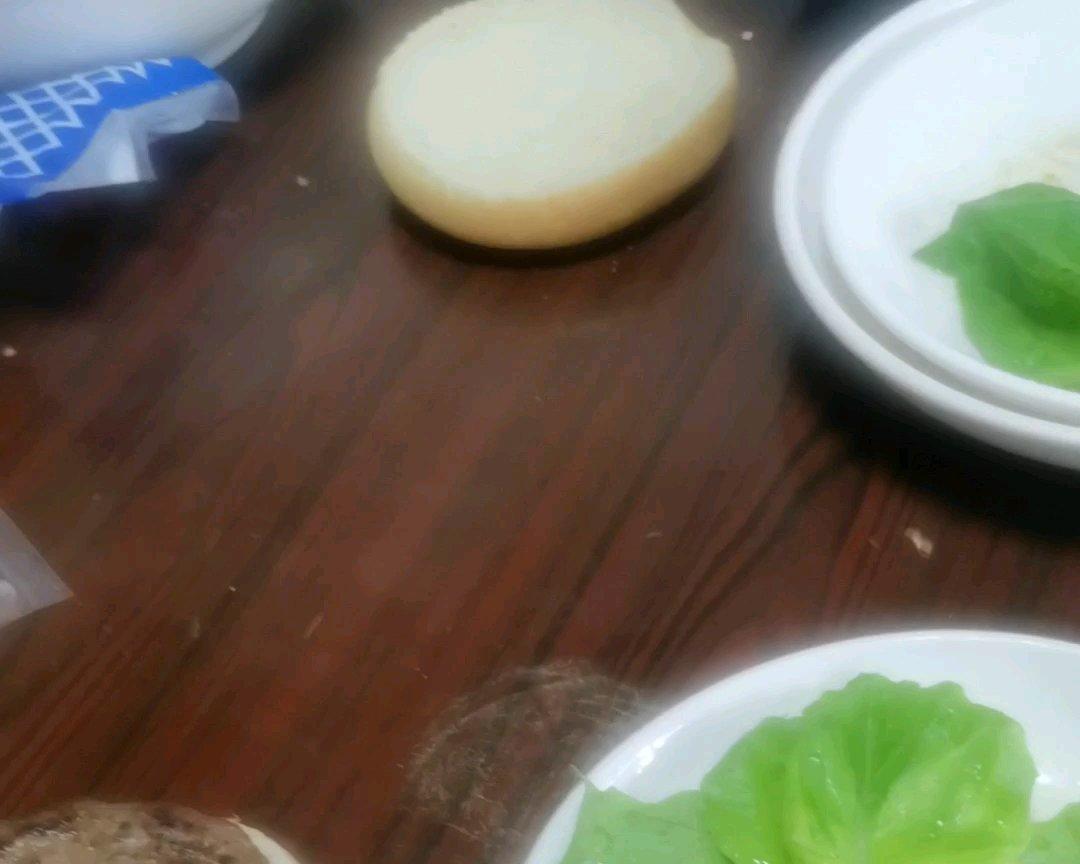 超级超级简单的         🍔汉🍔堡🍔的做法 步骤4