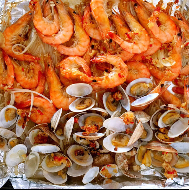 蒜蓉金针菇烤花蛤虾