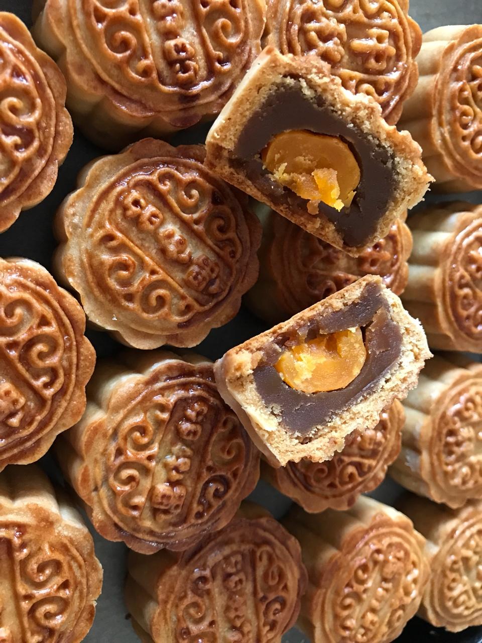 广式月饼—蛋黄莲蓉月饼