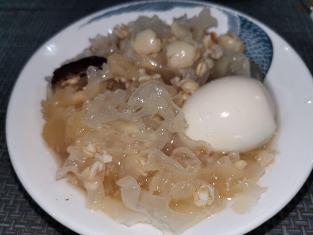 红枣银耳莲子羹