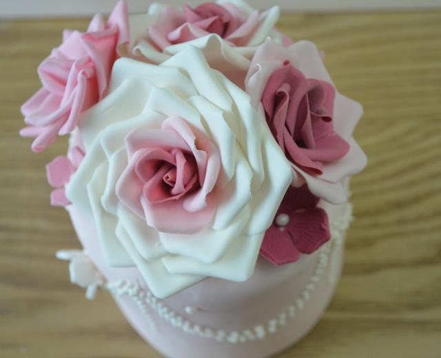 英伦古典玫瑰翻糖蛋糕的做法