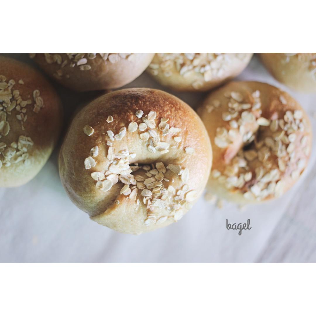 椰香奶酪夹心全麦橙皮贝果