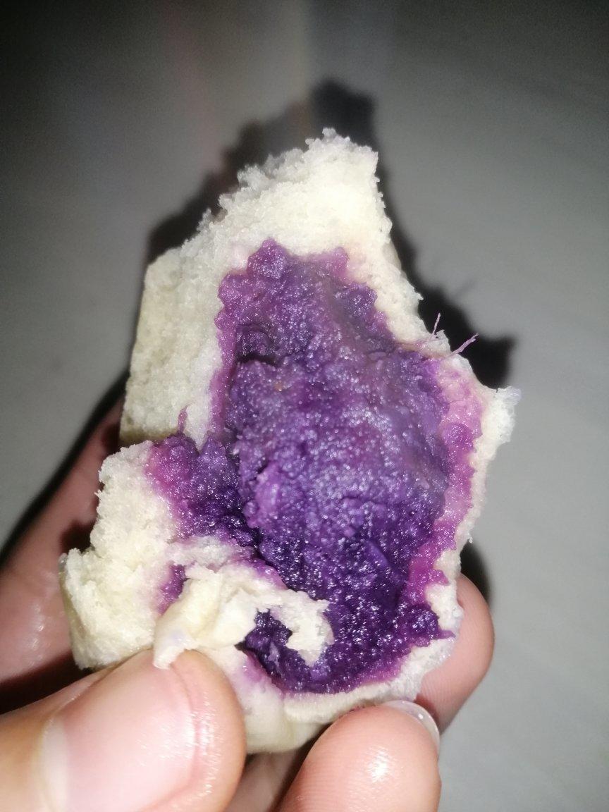 云朵般松软爆浆蜜汁叉烧包
