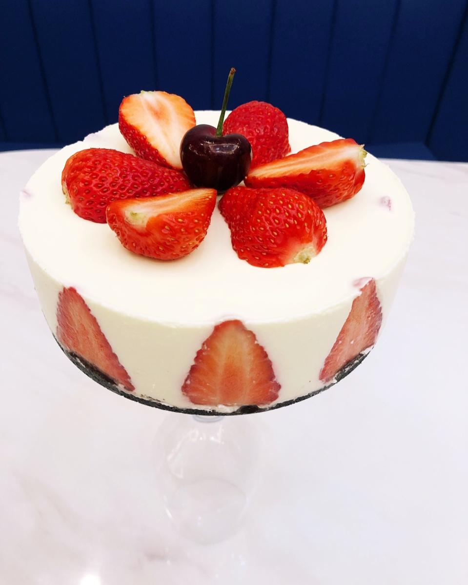 奥利奥草莓酸奶慕斯蛋糕（6寸）