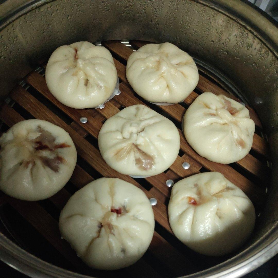云朵般松软爆浆蜜汁叉烧包