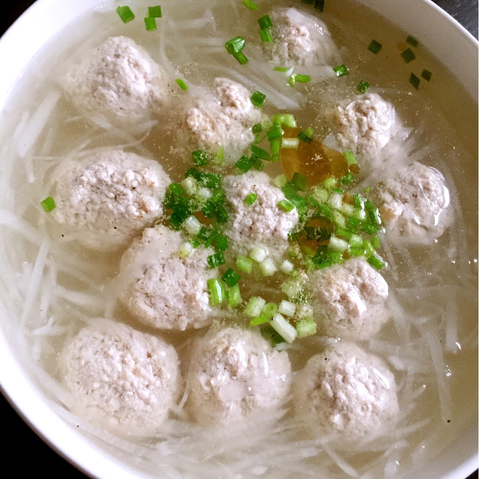 【10分钟系列】白萝卜豆腐圆子汤