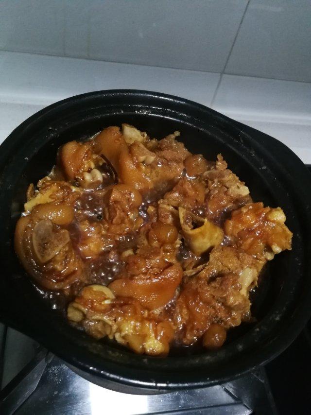 美味的家常菜：红烧猪蹄