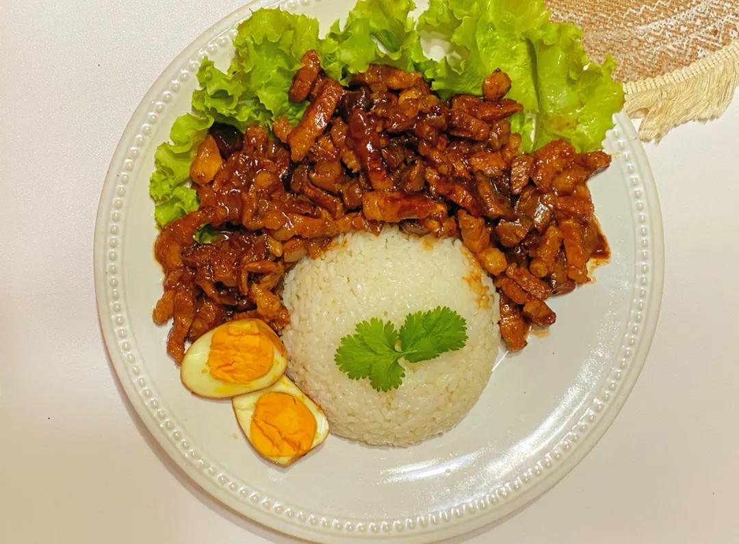 狂炫三大碗的卤肉饭