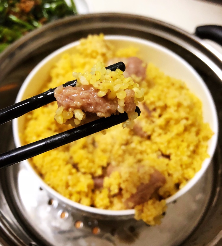 厨房小白也能做出美味的简单快手小米蒸排骨的做法