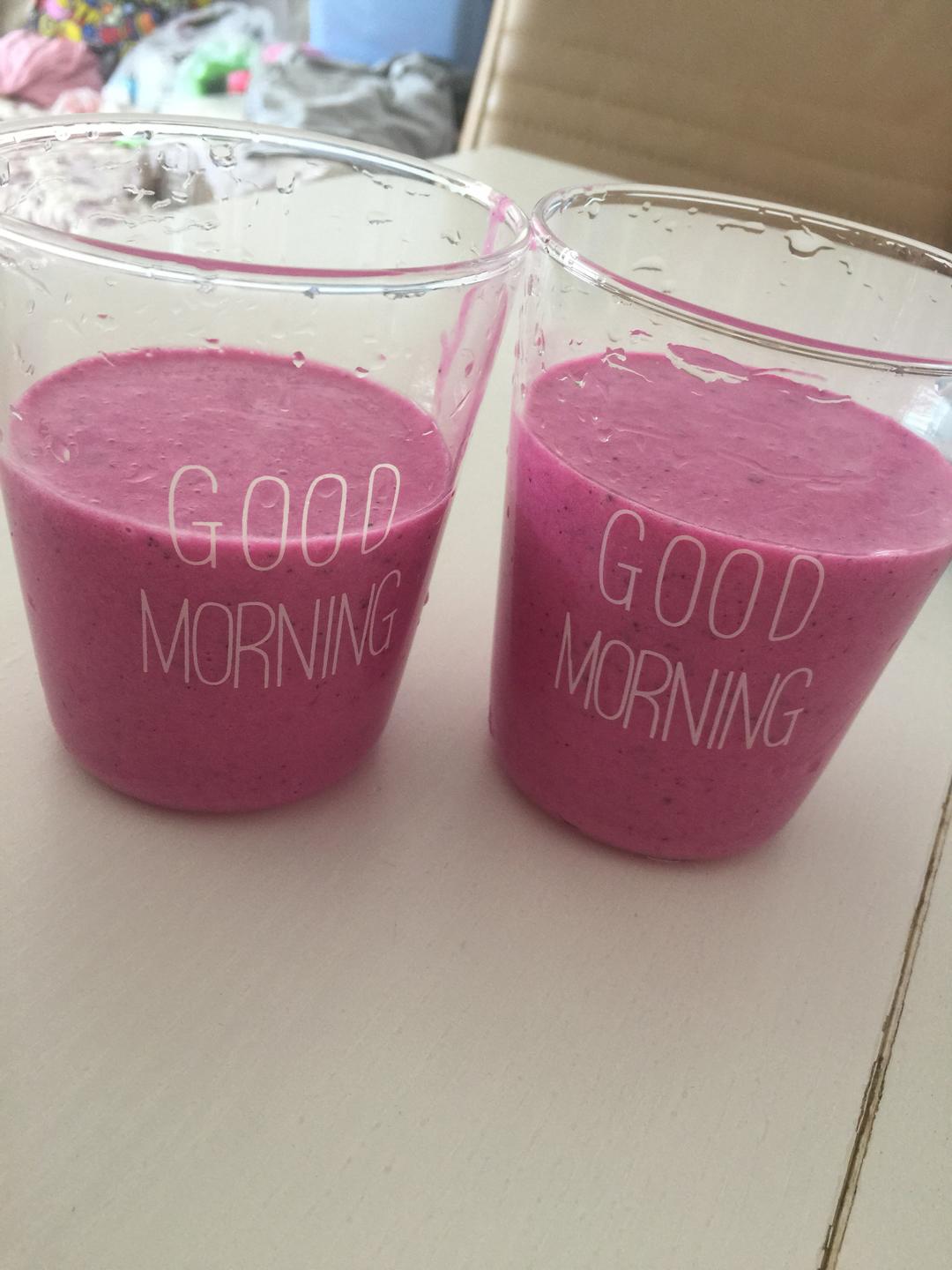 火龙果香蕉奶昔