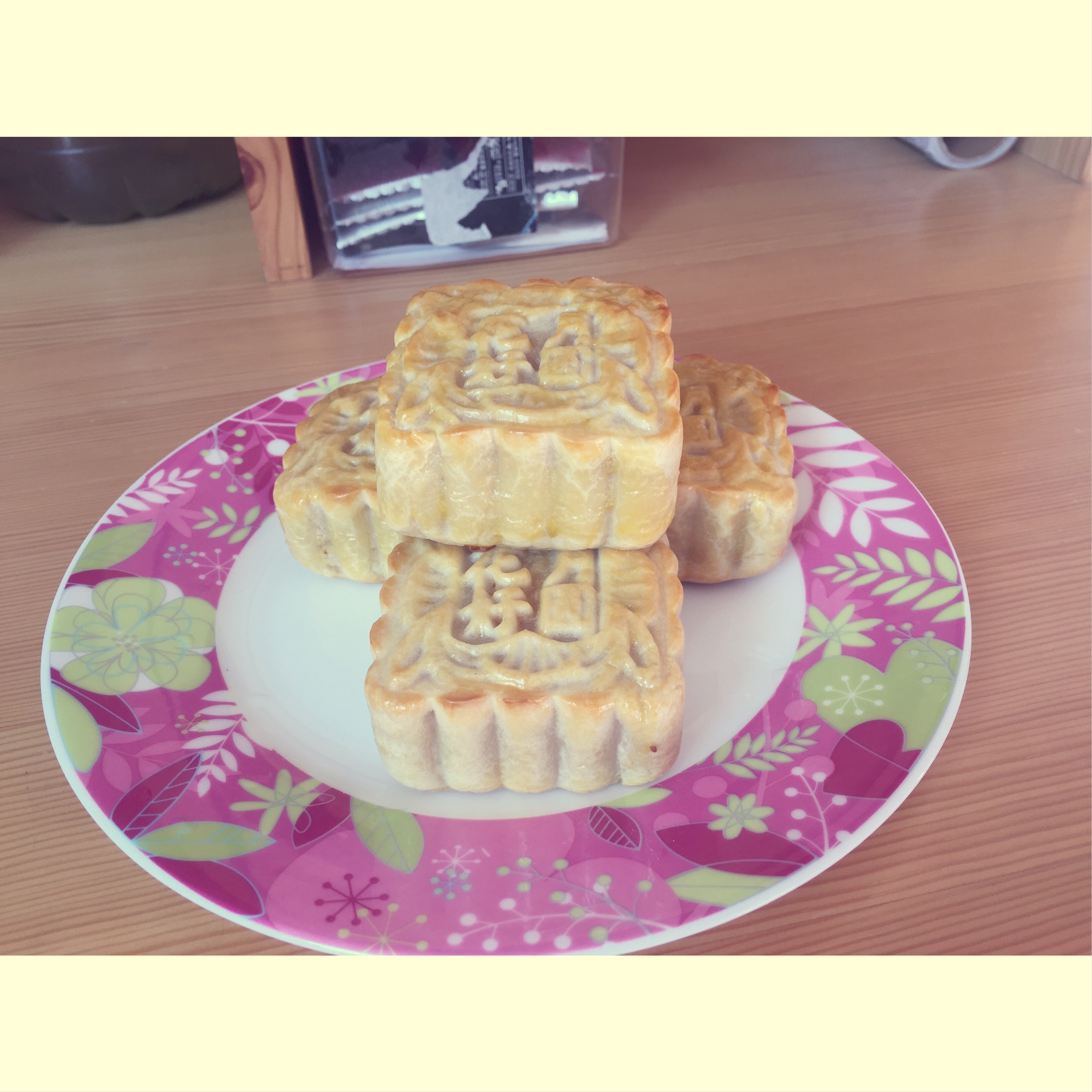 广式月饼—蛋黄莲蓉月饼