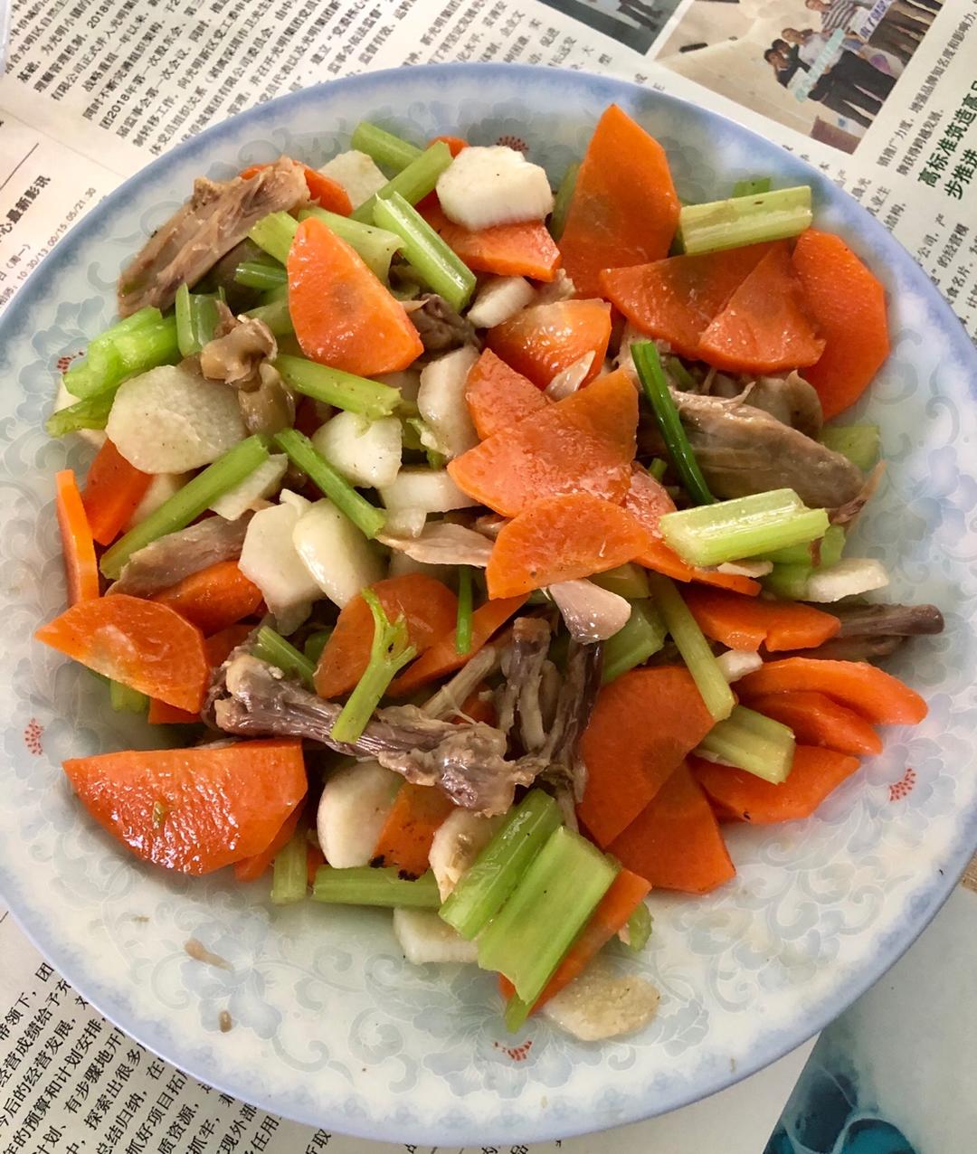胡萝卜木耳炒山药