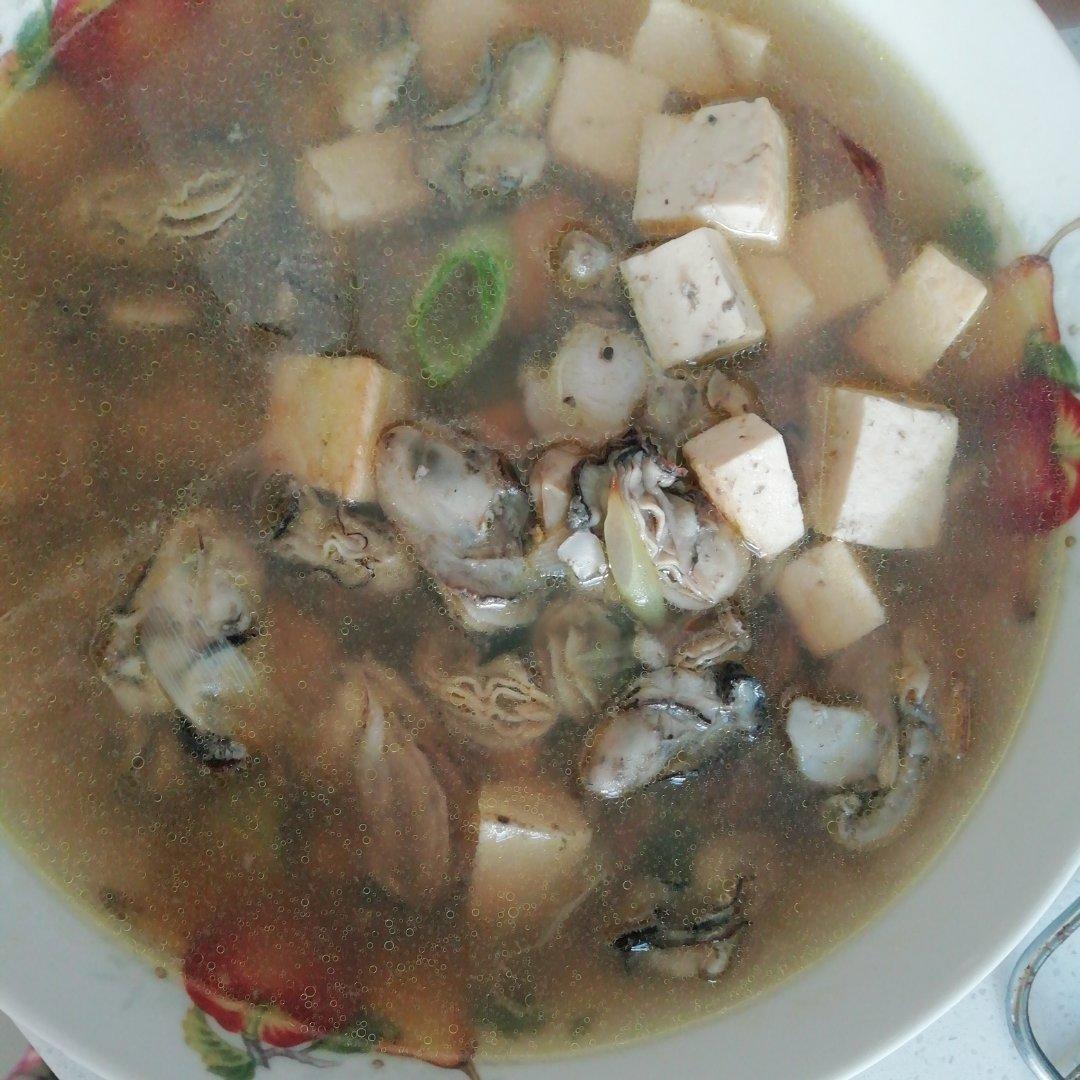 海蛎子豆腐汤