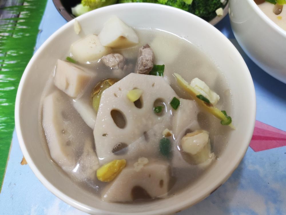 羡羡师姐牌，莲藕排骨汤的做法