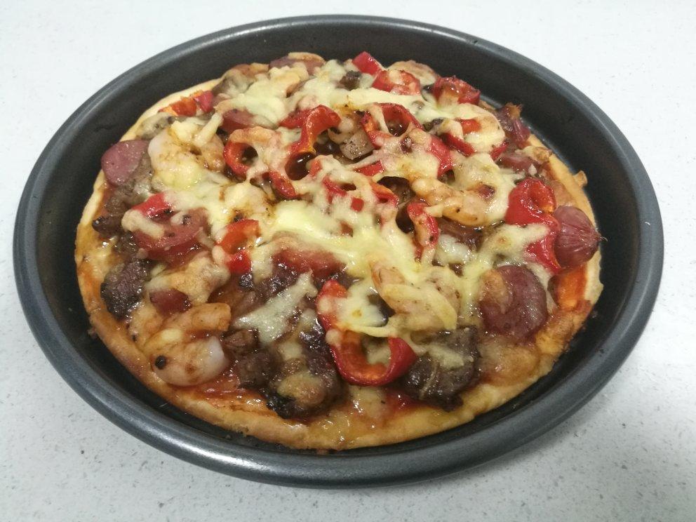 薄饼脆皮火腿pizza