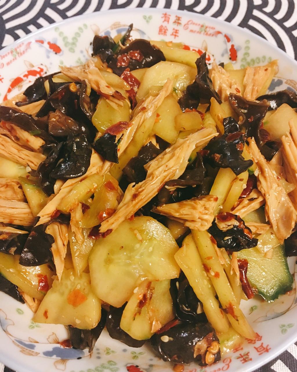 腐竹木耳黄瓜炒