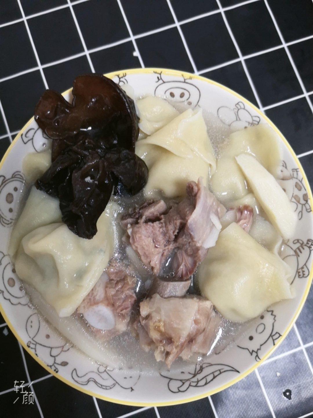 小白菜鲜肉鸡汤馄饨