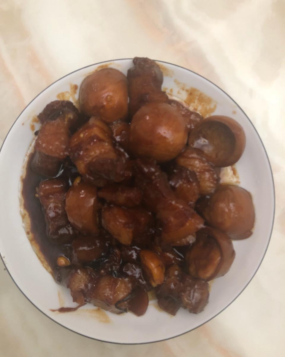 加了鹌鹑蛋后，这盘红烧肉，美味的逆天啦——鹌鹑蛋烧肉（孔瑶食谱）