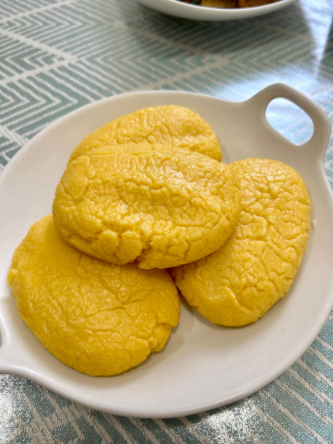 正宗农家玉米贴饼子（小时候的味道）