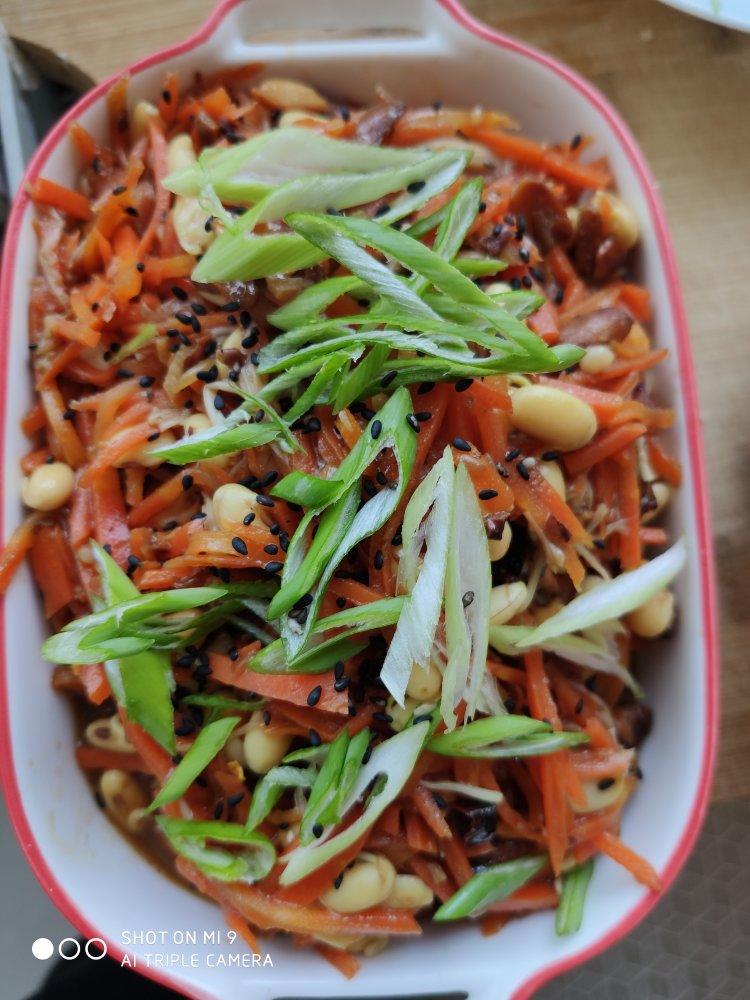 米饭杀手，好吃到舔盘的胡萝卜拌金针菇，10分钟就可以搞定