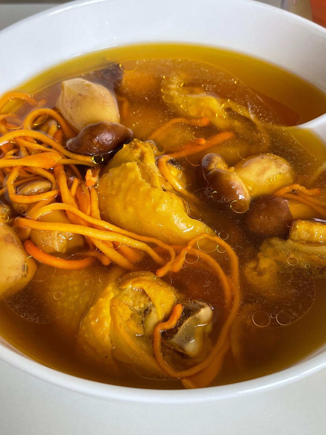 半小时炖赤松茸虫草花鸡汤的做法