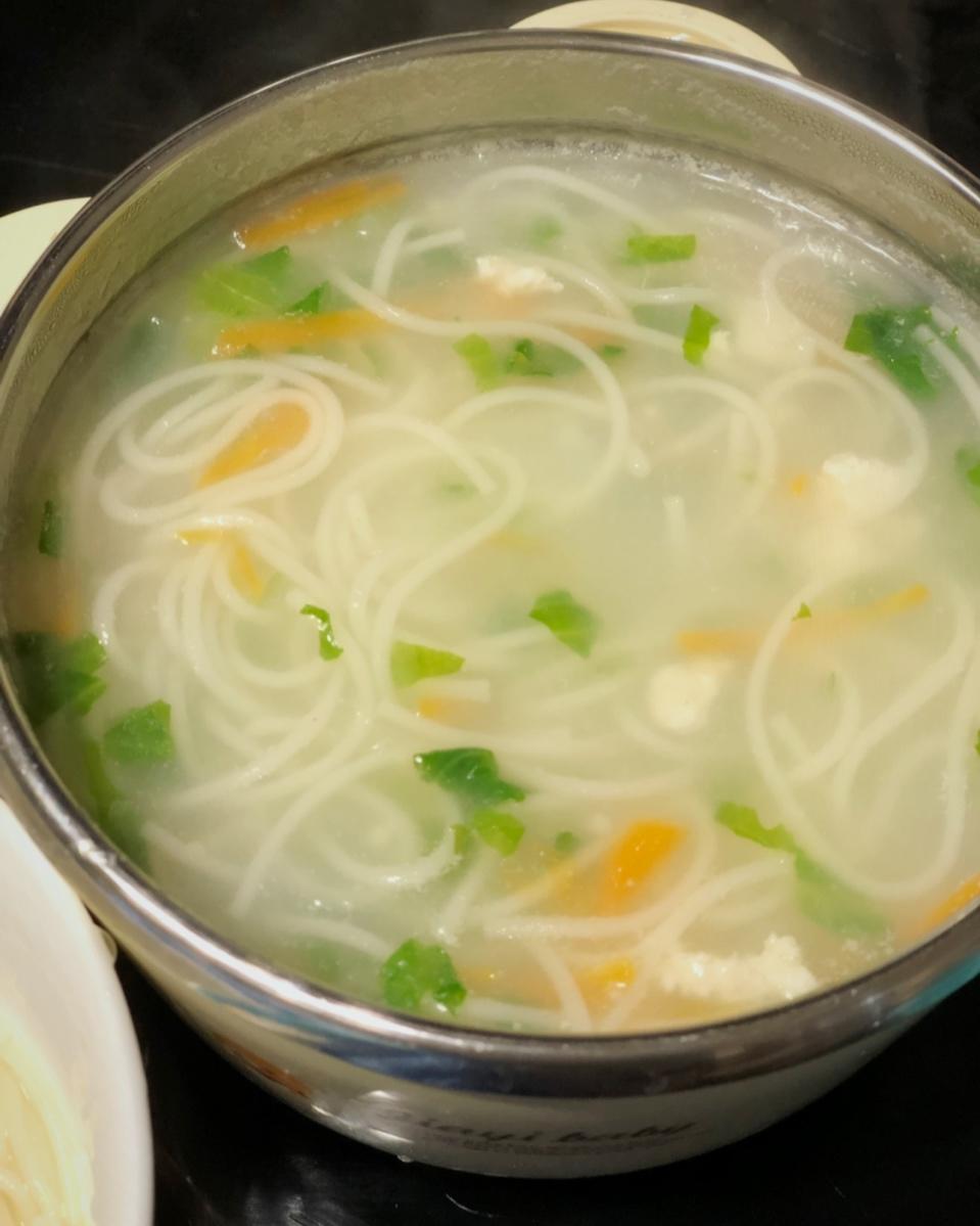 白萝卜猪肉汤面