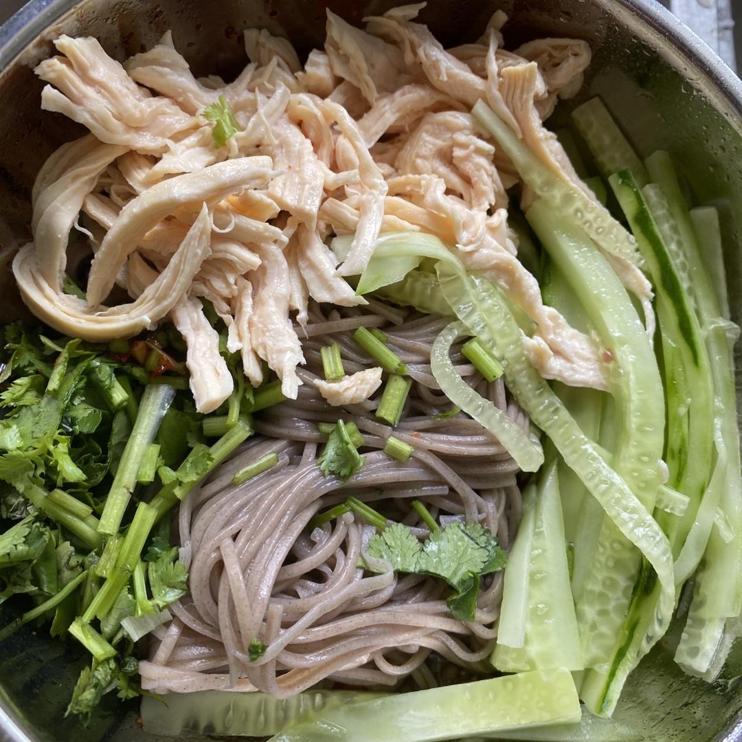 快手减脂餐❗️爆好吃的凉拌鸡丝荞麦面