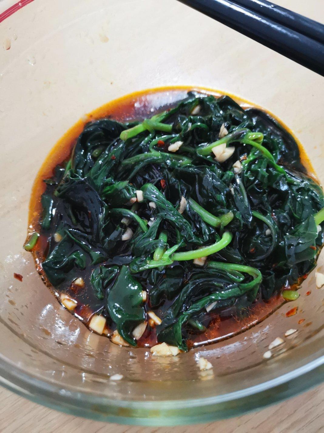 凉拌血皮菜