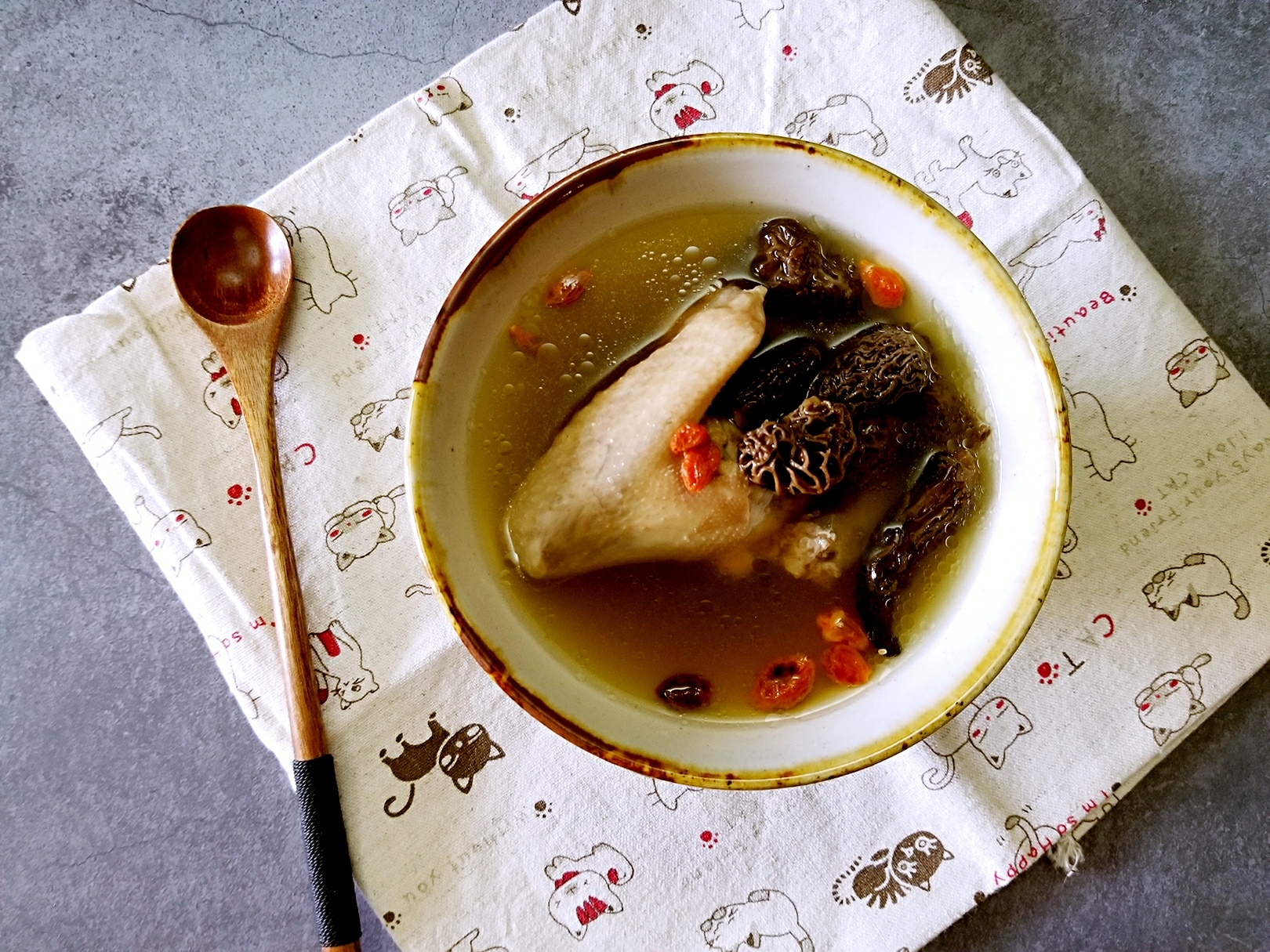 鸽子羊肚羊肚菌汤的做法