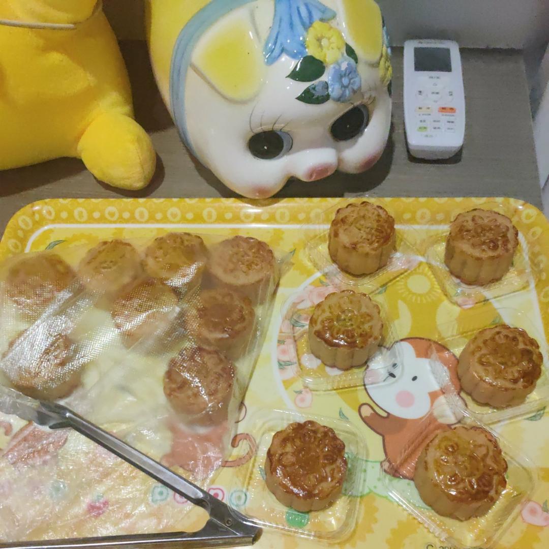 广式莲蓉（豆沙）蛋黄月饼（超详细步骤）