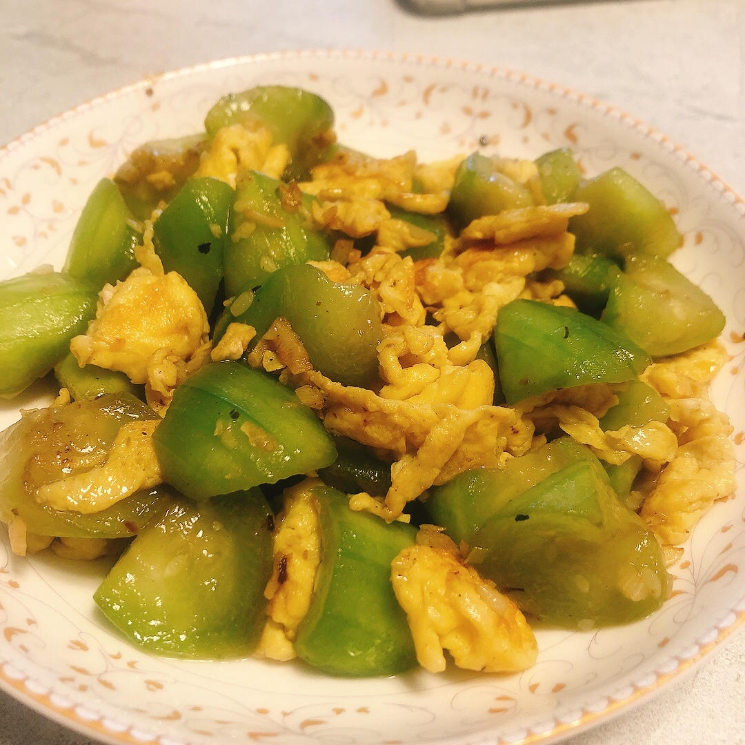 鲜香美味！好吃到舔盘的丝瓜炒鸡蛋