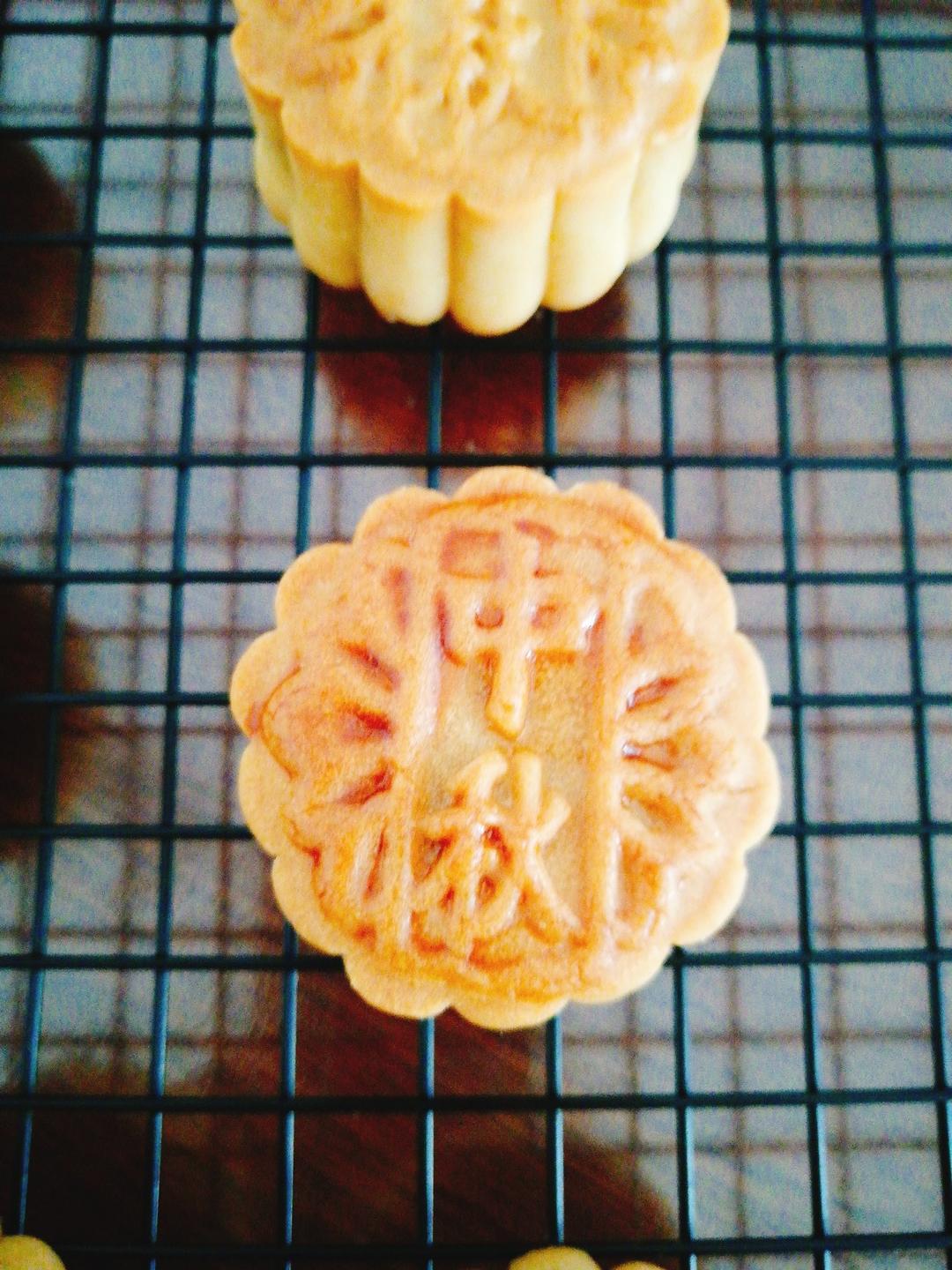 广式月饼—蛋黄莲蓉月饼