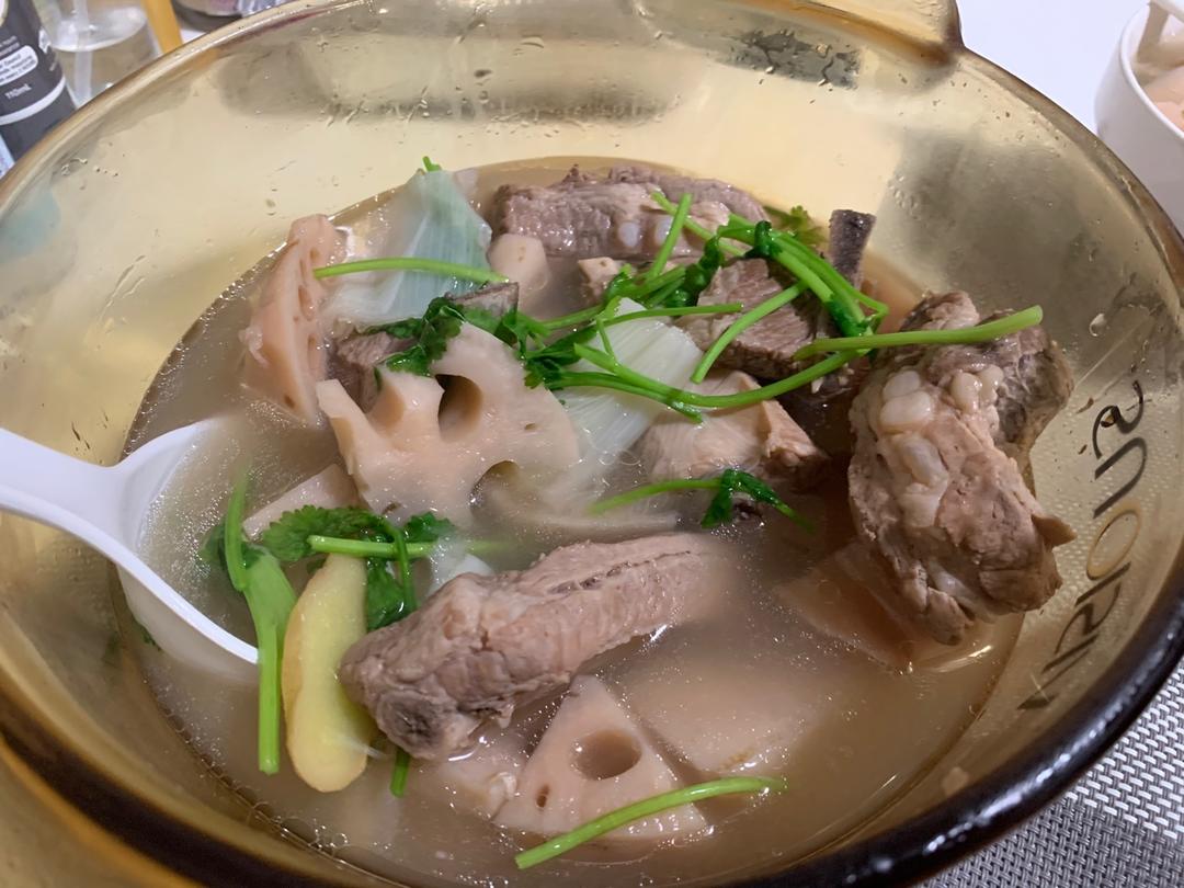 陈情令师姐的莲藕排骨汤（极简做法）