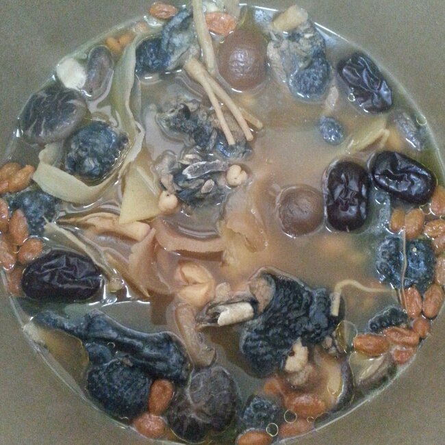 枸杞红枣乌鸡汤