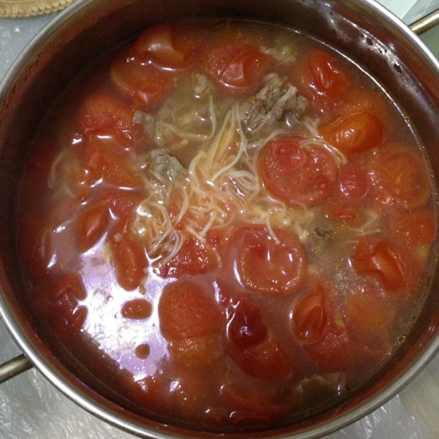 金针菇肥牛番茄锅