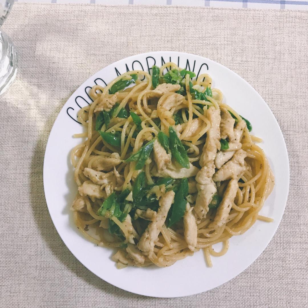 黑椒鸡丝意面
