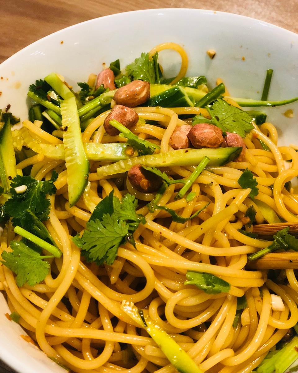 超简单的酸辣凉拌面