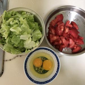 西红柿炒卷心菜的做法 步骤1