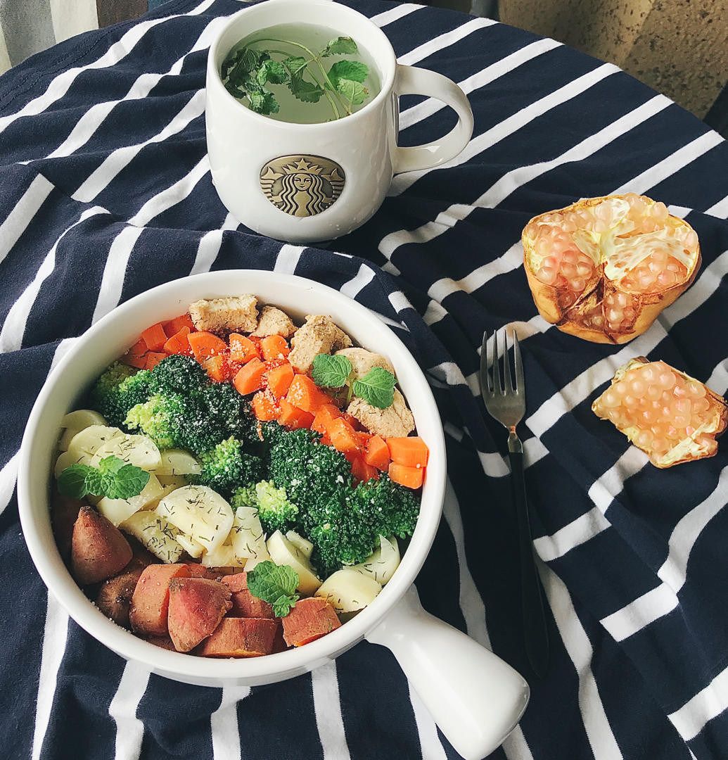 不吃沙拉会挂
Luscious salad