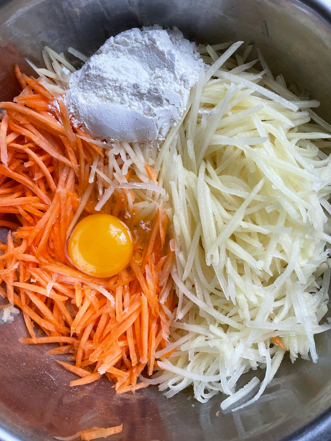 可以當(dāng)主食的土豆絲餅的做法 步驟2