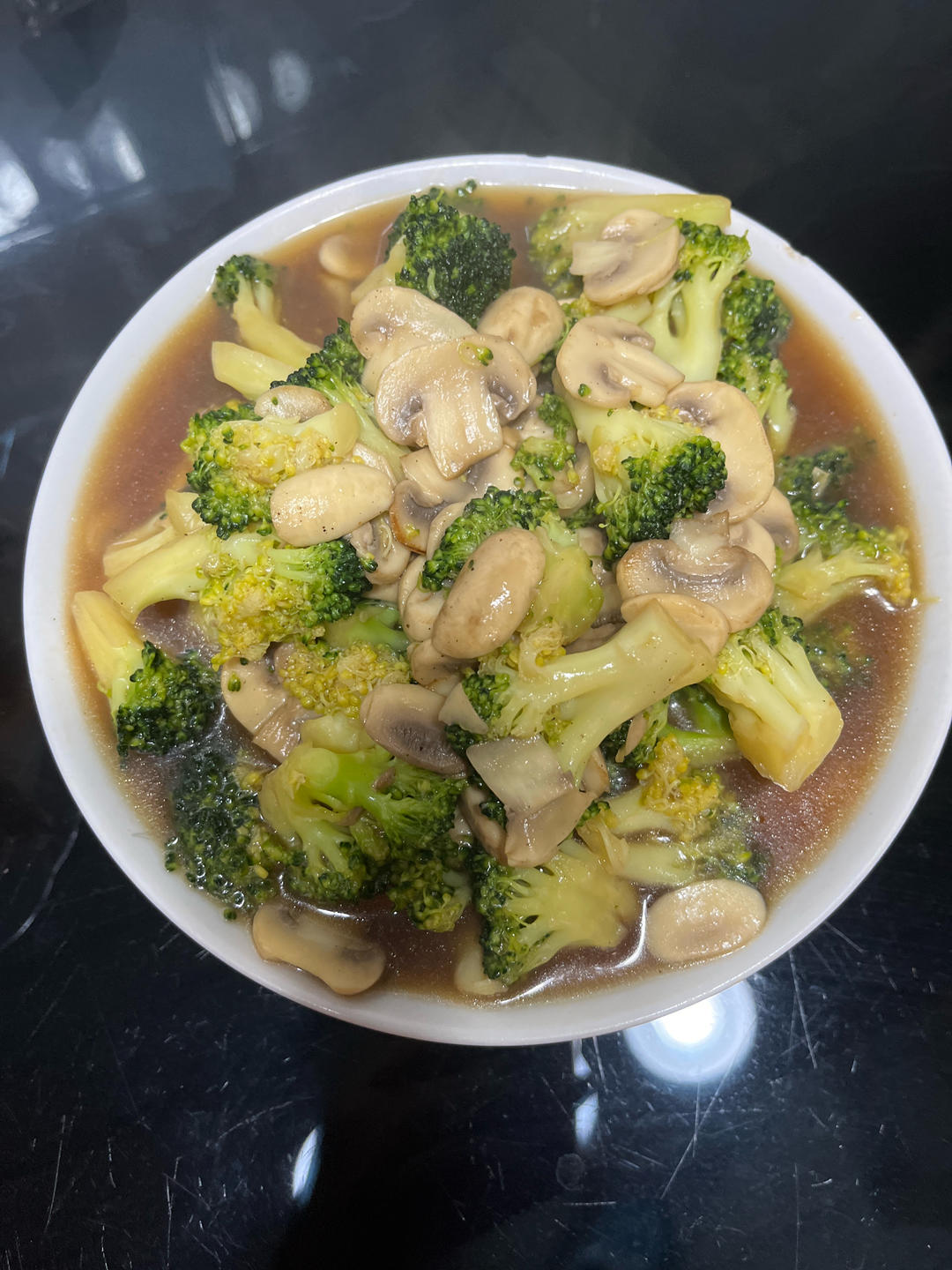 减脂餐～鲜美爽口的西蓝花炒口蘑