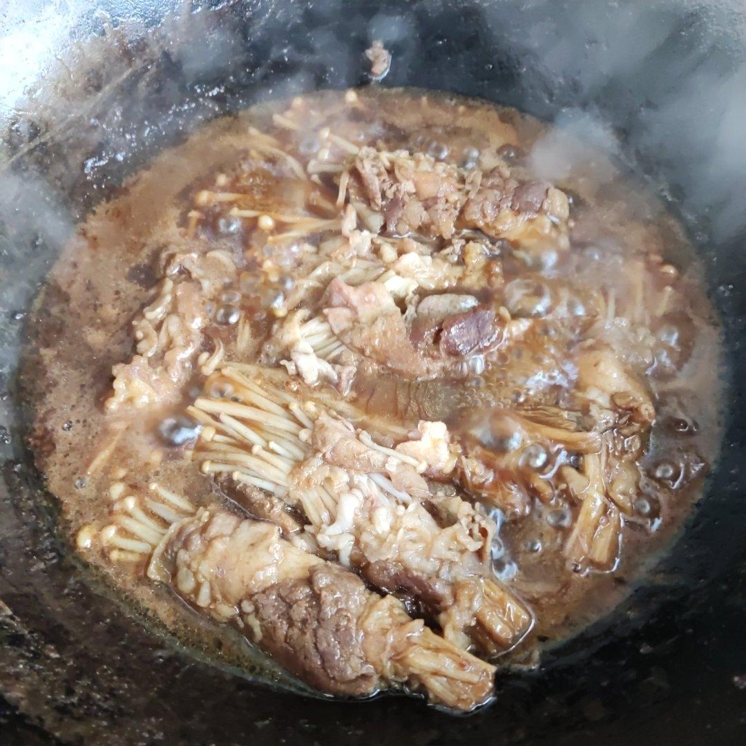 【金针菇肥牛卷】