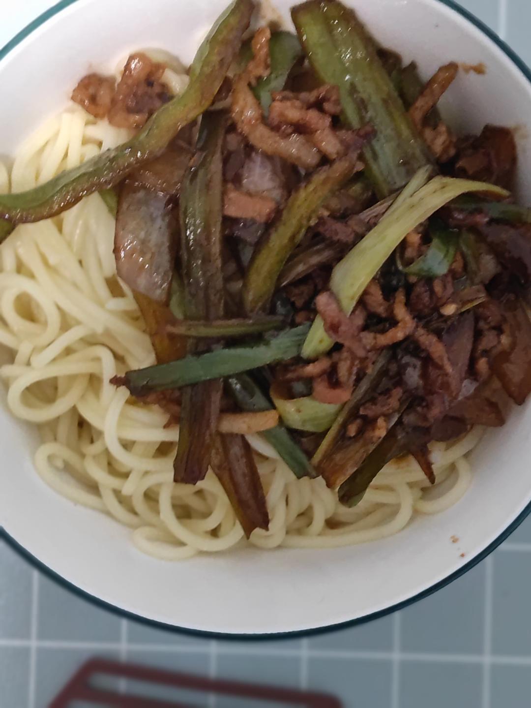 尖椒肉丝拌面 花椒酱油汁